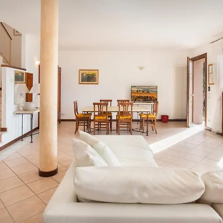 Regina Gardesana With Pool Apartment