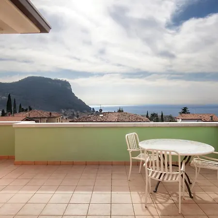 Regina Gardesana With Pool Apartment *