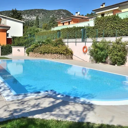 Regina Gardesana With Pool