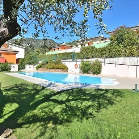Apartment Regina Gardesana With Pool *