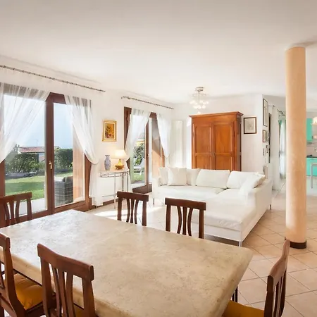 Apartment Regina Gardesana With Pool
