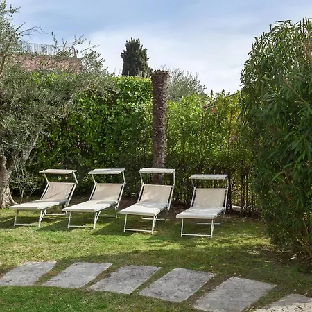 Regina Gardesana With Pool Apartment