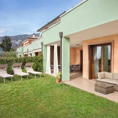 Apartment Regina Gardesana With Pool *