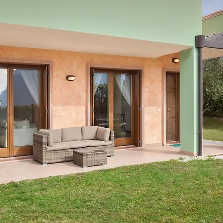 Apartment Regina Gardesana With Pool